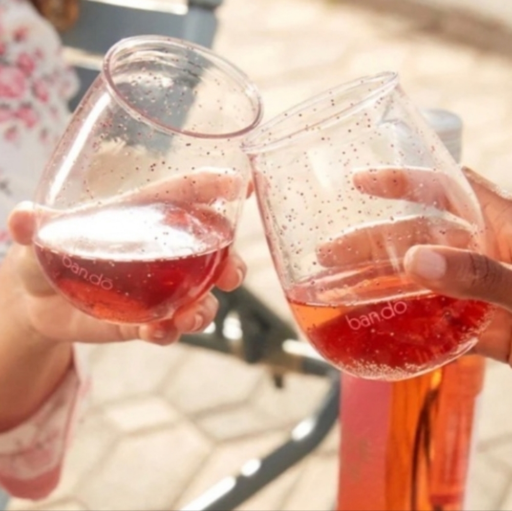 Ban.do NIB Set of Four Clear Pink Glitter Infused Acrylic Stemless Wine Glasses - Picture 4 of 10